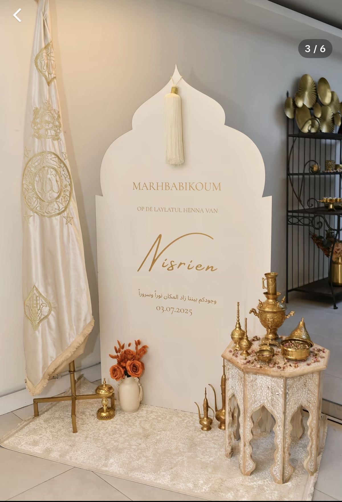 Lancement de produit — scène avec spots et décor moderne